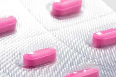 pink antihistamine pills in blister package